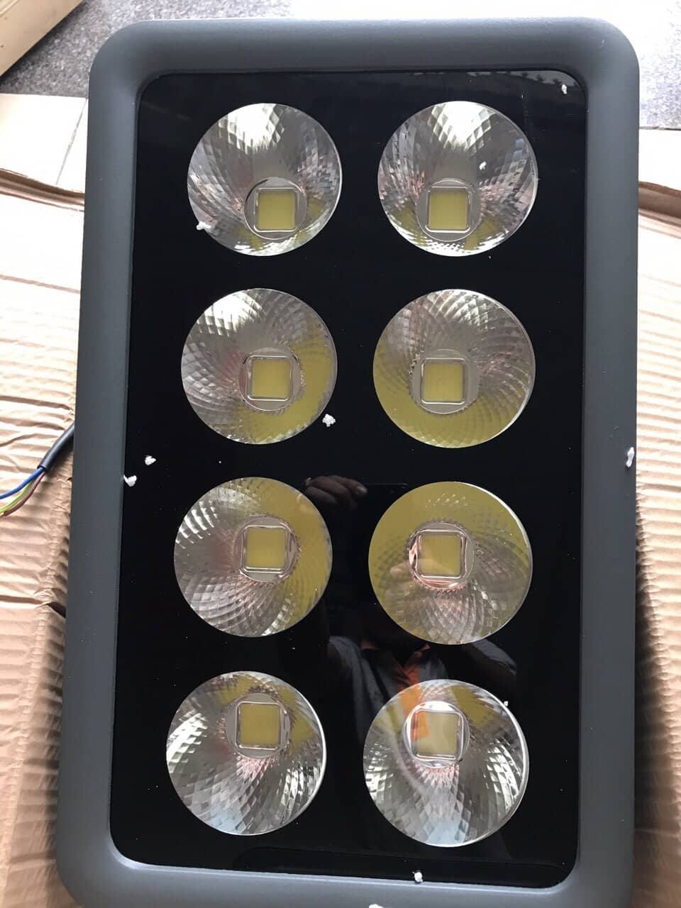 Đèn LED 1 - Cung Cấp Cỏ Nhân Tạo Sân Vườn Giá Rẻ TPHCM